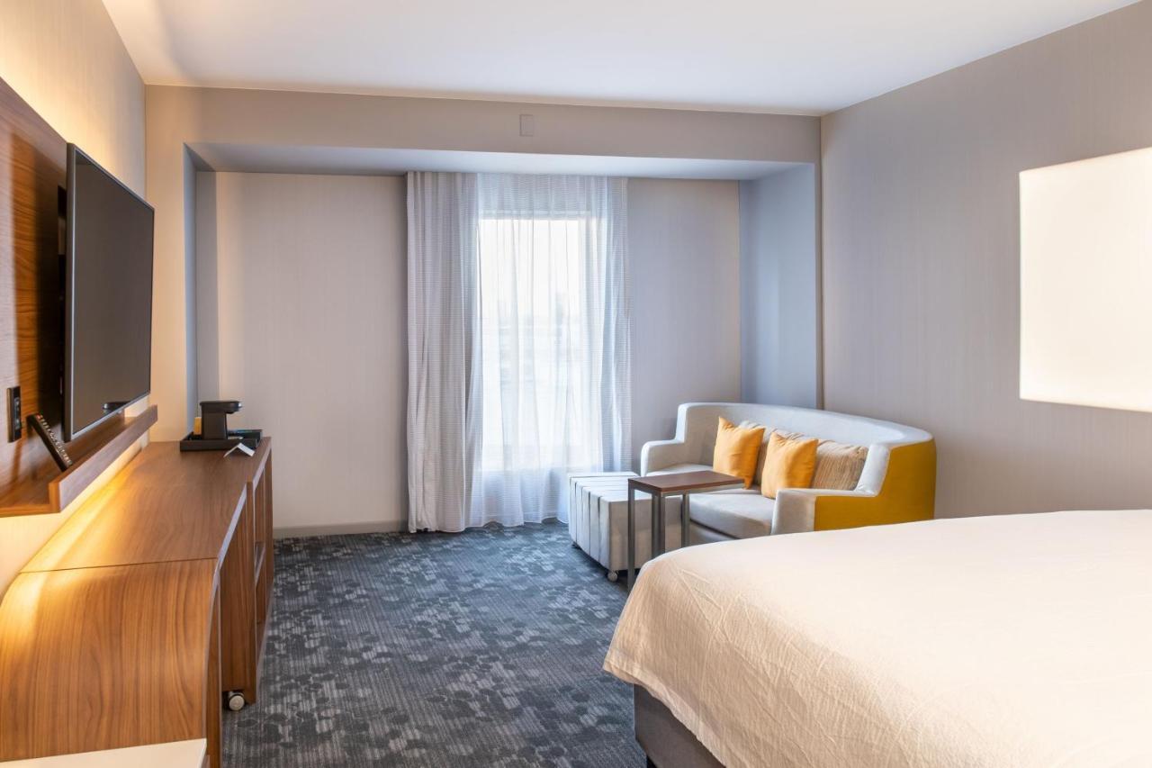 Courtyard By Marriott Mexicali Hotel Exterior photo