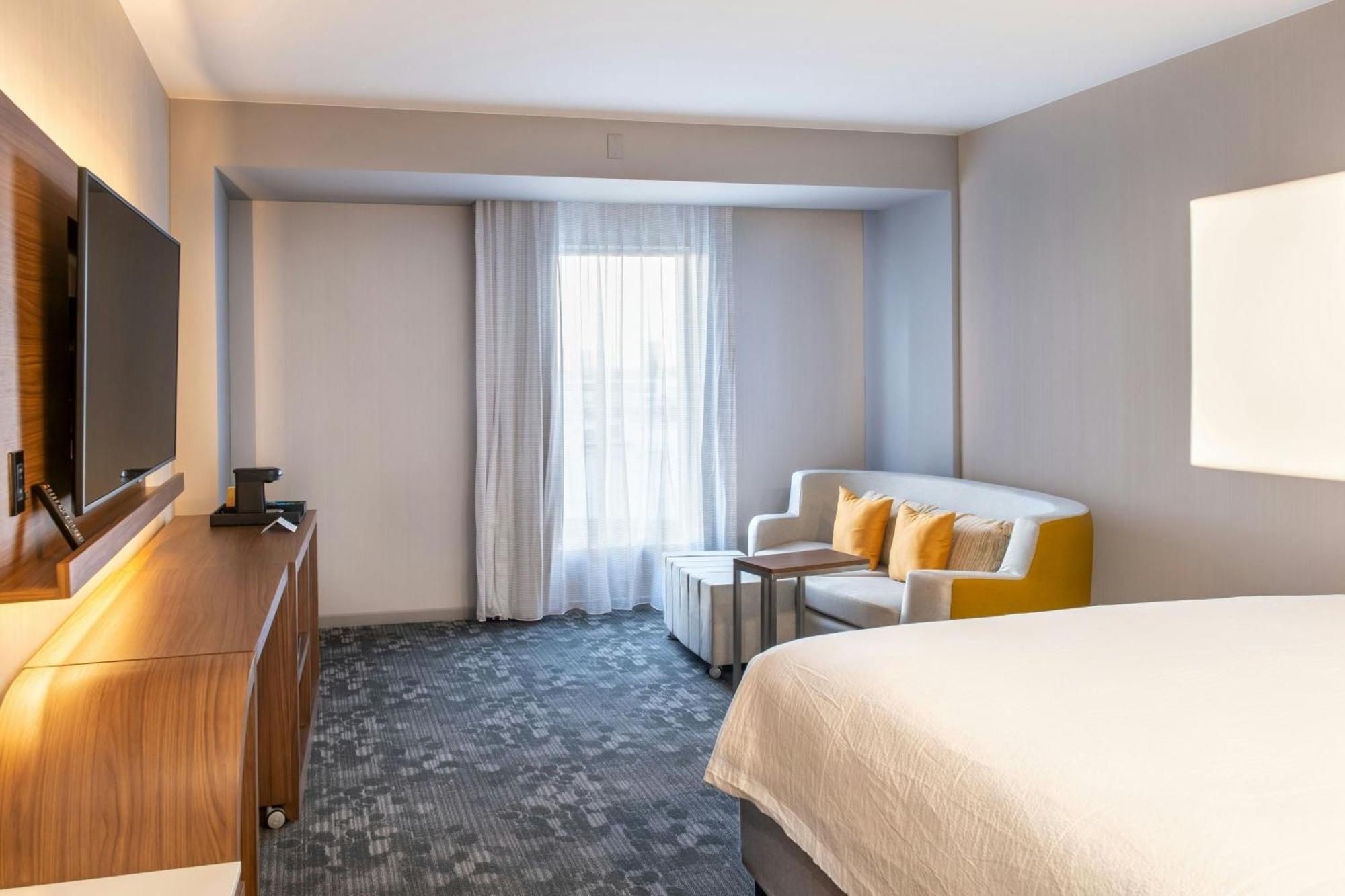 Courtyard By Marriott Mexicali Hotel Exterior photo
